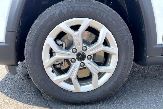 Certified Used 2025 White Jeep Latitude image 8