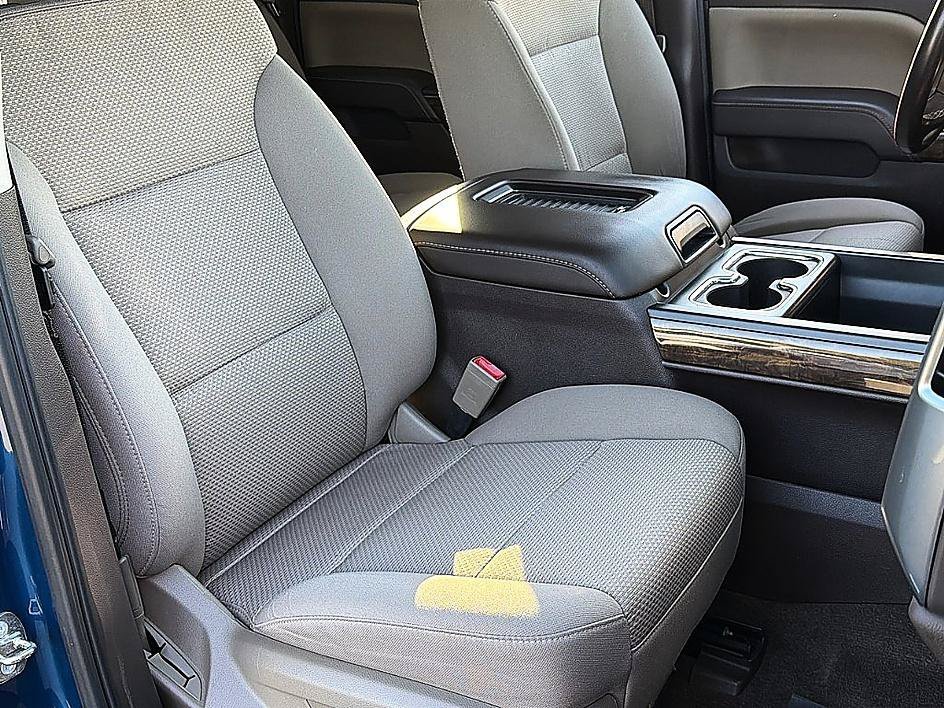 Used 2018 Deep Ocean Blue Metallic Chevrolet LT image 22