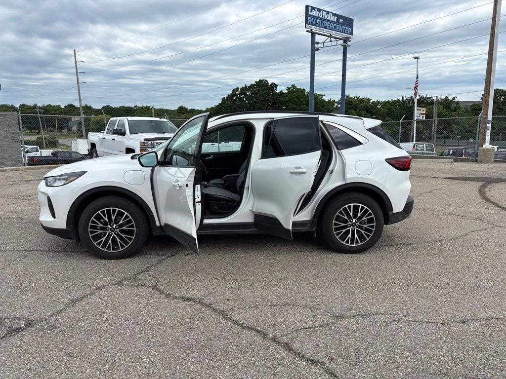 Used 2023 White Metallic Ford Base image 4