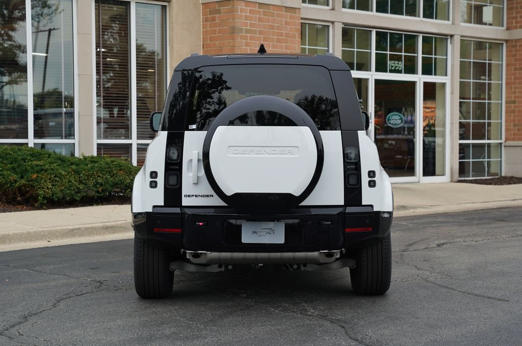 New 2026 Fuji White Land Rover X-Dynamic SE image 5