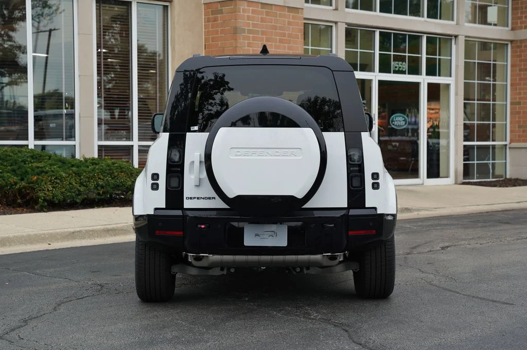 New 2026 Fuji White Land Rover X-Dynamic SE image 5