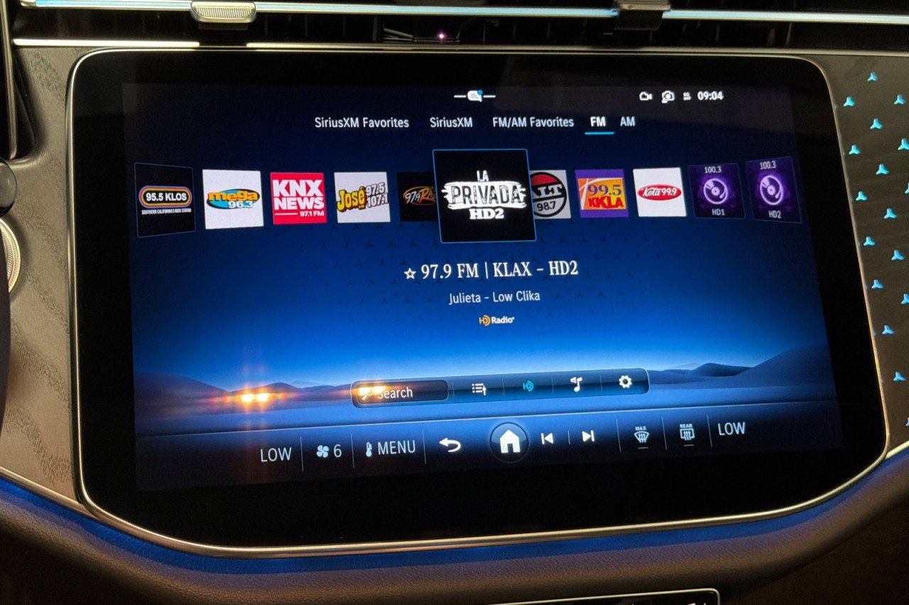 New 2027 Polar White Mercedes-Benz E 450 4MATIC® Sedan image 16
