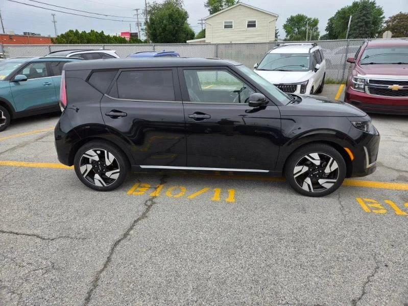 Used 2023 Black Kia GT-Line image 4
