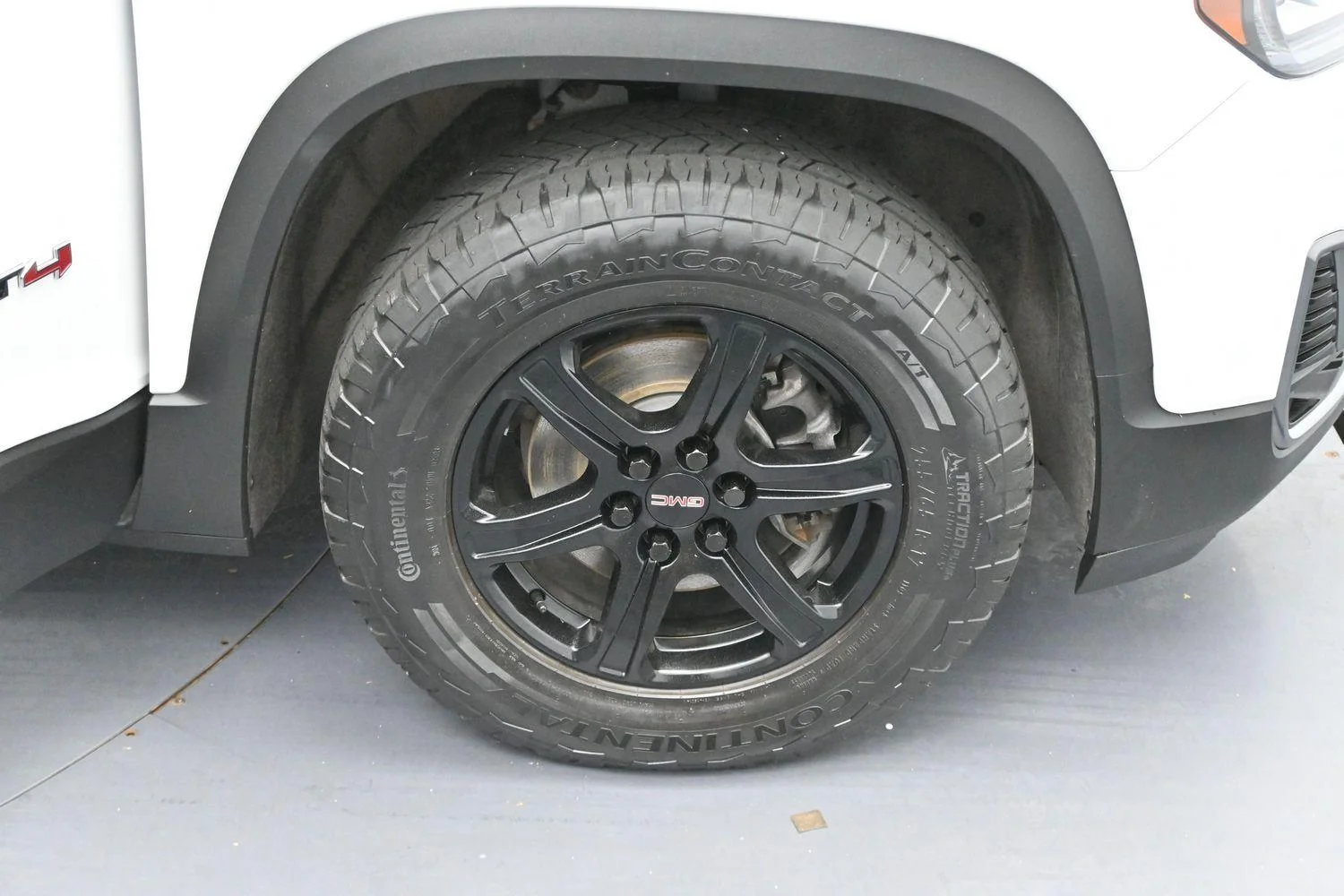 Used 2023 Summit White GMC AT4 image 36