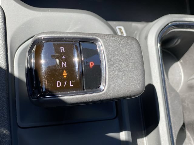 Used 2022 Summit White GMC AT4 image 20