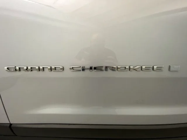 Used 2021 Silver Jeep Laredo image 26