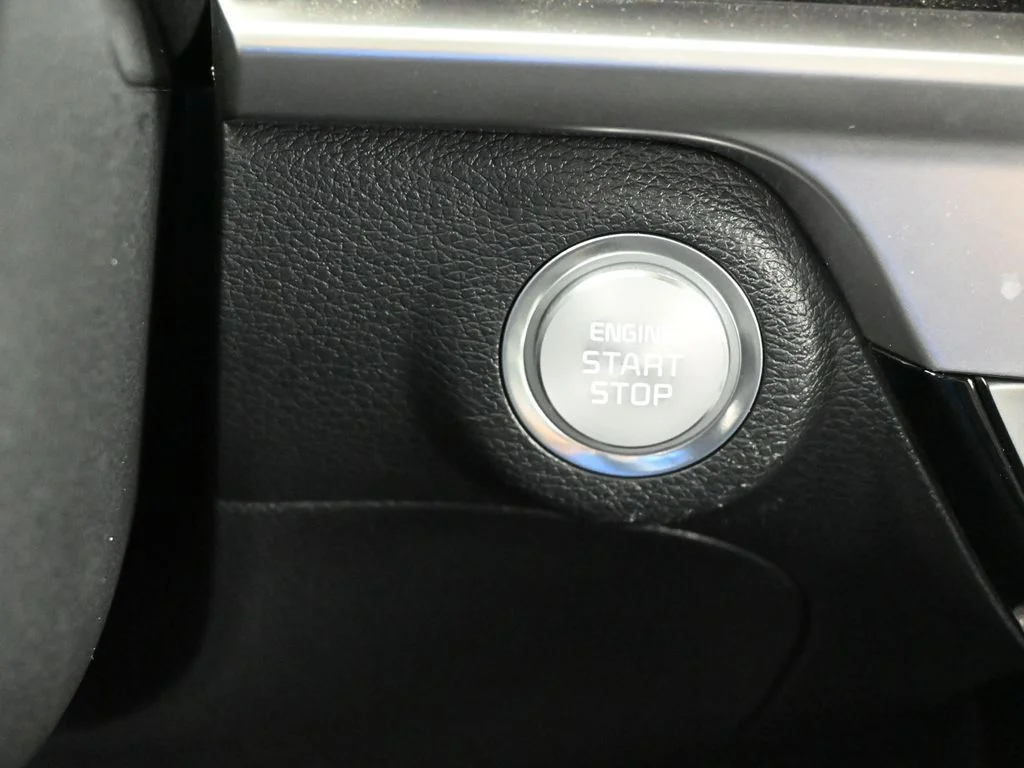 Used 2025 Glacial White Pearl Kia LX image 29
