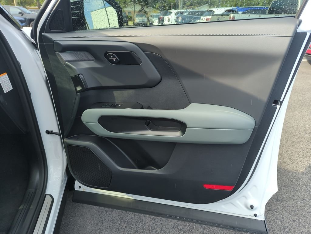 New 2027 Glacial White Pearl Kia X-LINE SX PRESTIGE image 36