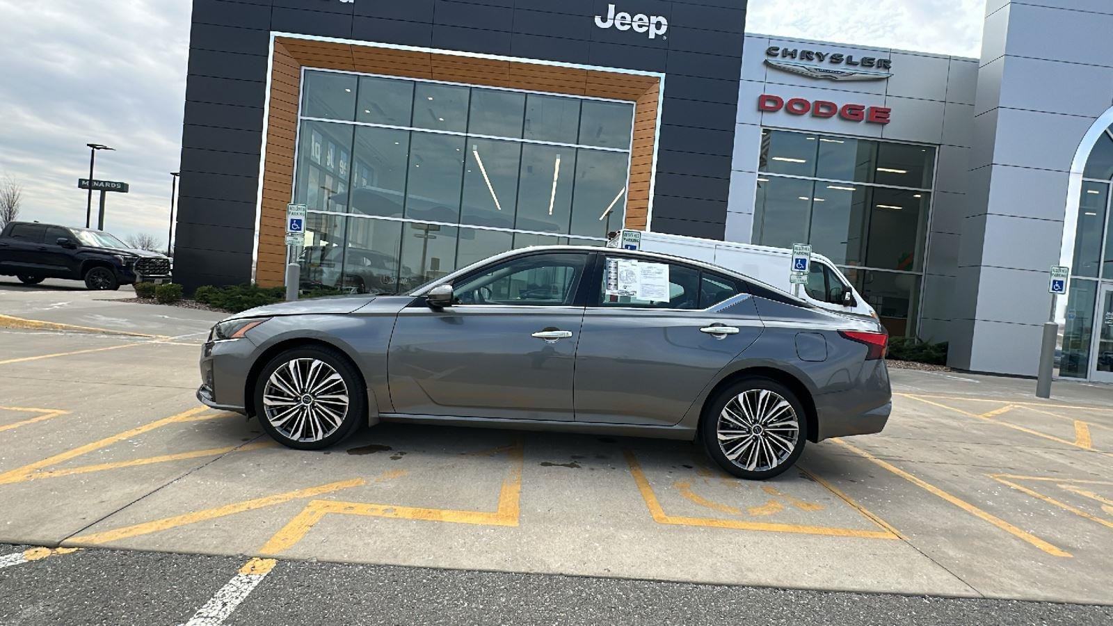 Used 2023 Nissan Altima SL with VIN 1N4BL4EW0PN356794 for sale in Kansas City