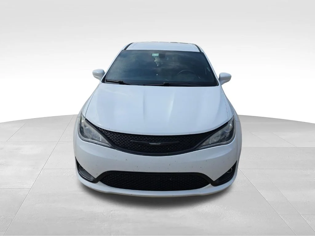 Used 2020 White Chrysler Touring image 3