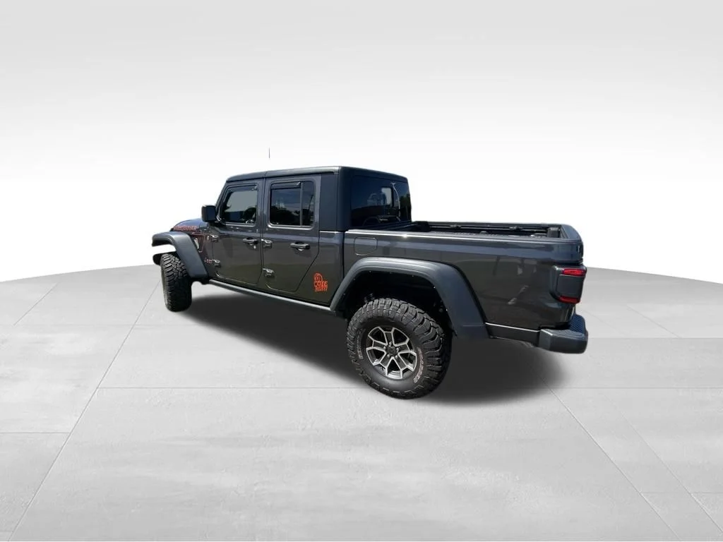 Used 2024 Gray Jeep Mojave image 9