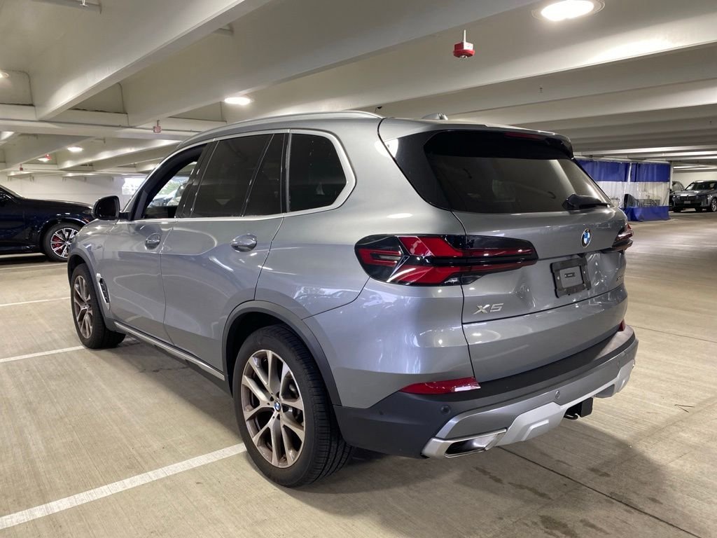 Used 2024 Gray Metallic BMW xDrive40i image 3