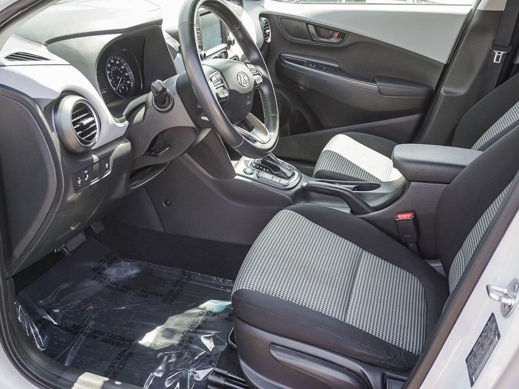 Used 2018 White Hyundai SEL image 17