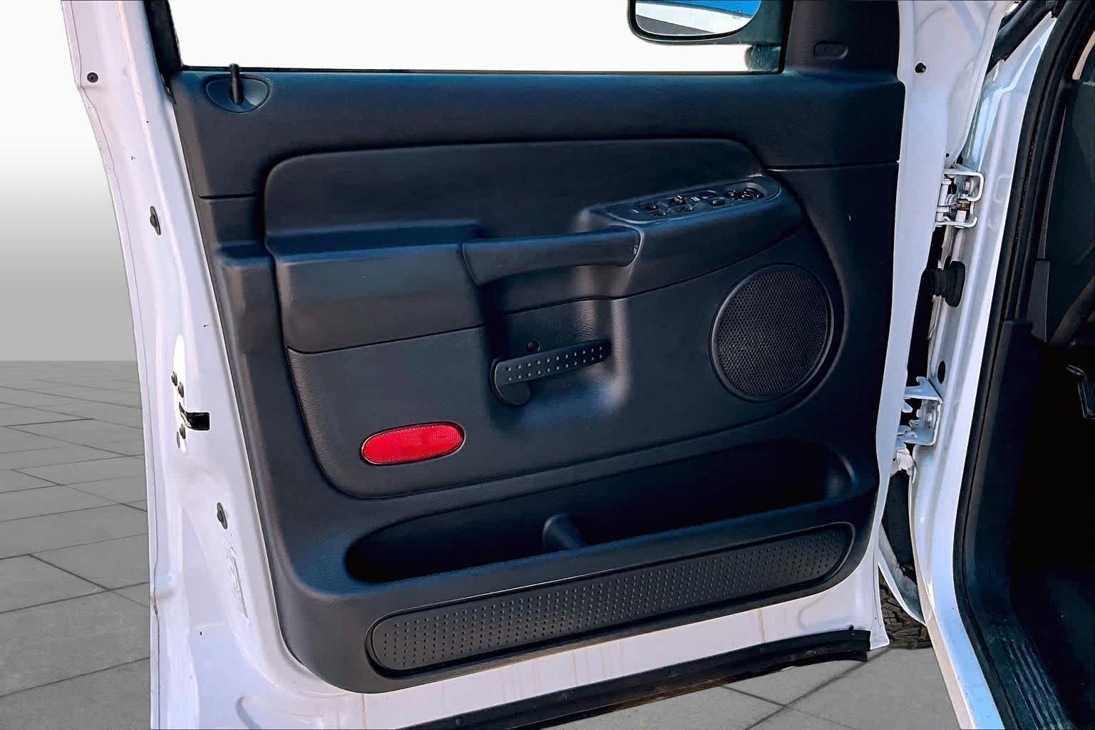 Used 2003 Bright White Dodge SLT image 19