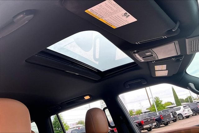 Used 2024 Black INFINITI Sensory image 21