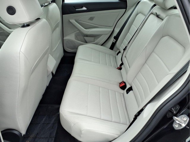 2022 Volkswagen Jetta SE - Photo 11