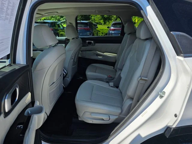 Used 2021 White Pearl Kia SX image 18