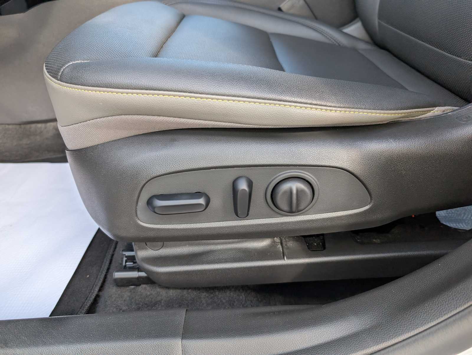 Used 2024 Summit White Chevrolet ACTIV image 37