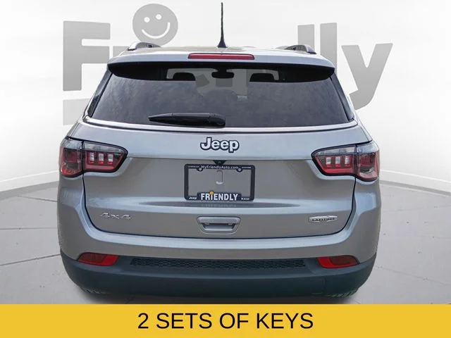 Used 2022 Silver Jeep Latitude image 7