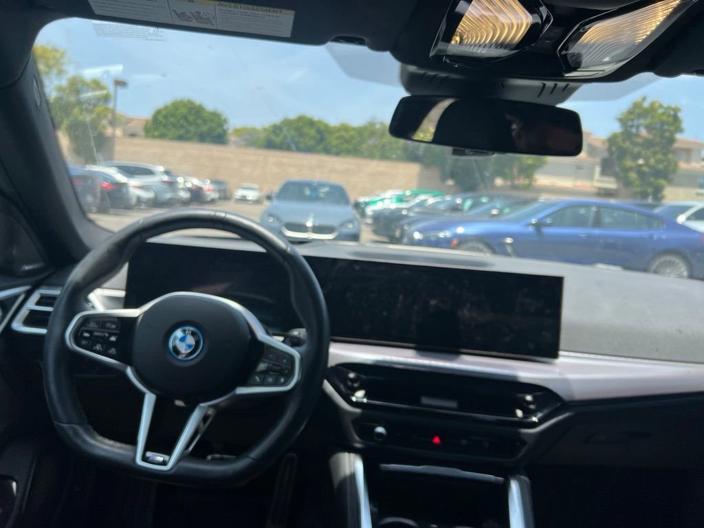 Used 2025 Alpine White BMW xDrive40 image 13