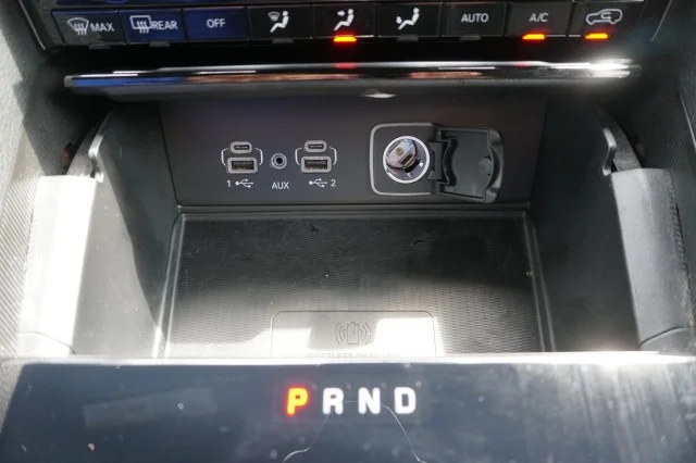 Used 2025  Jeep Laredo X image 35