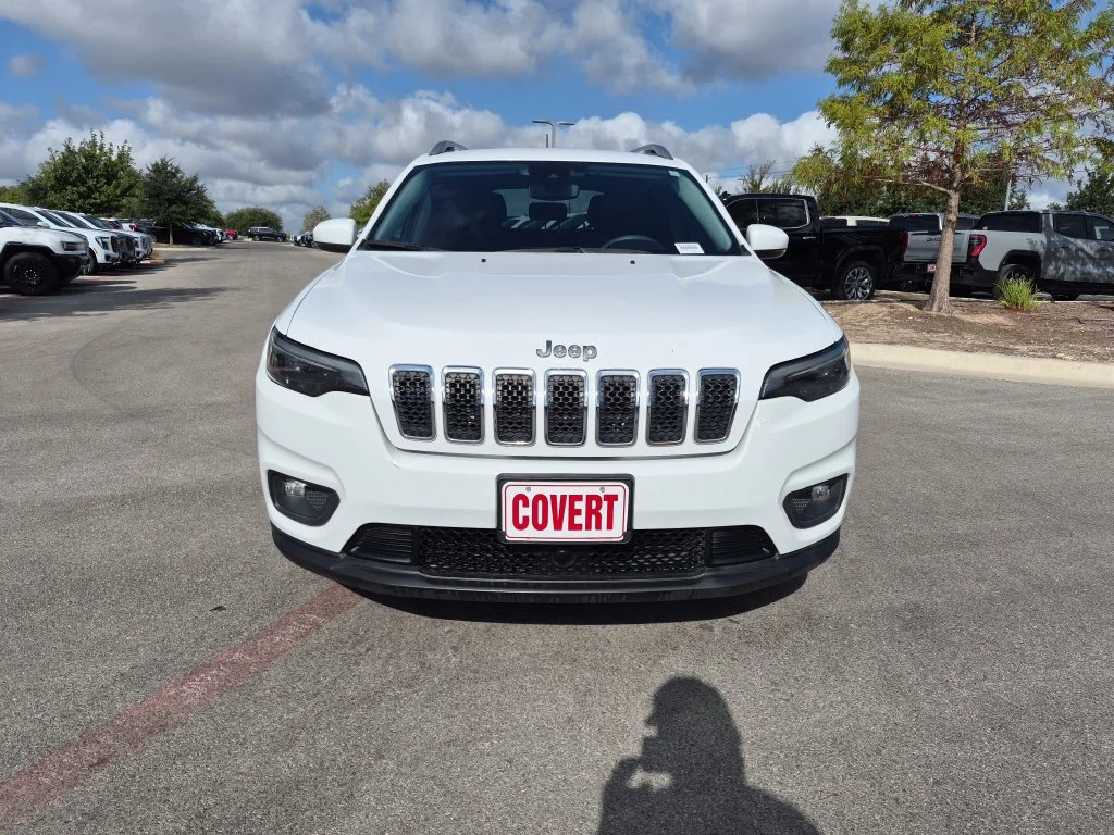 Used 2021 White Jeep Latitude Lux image 2