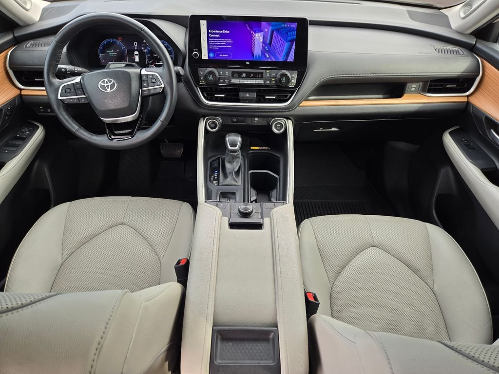 Used 2024 White Toyota Platinum image 17