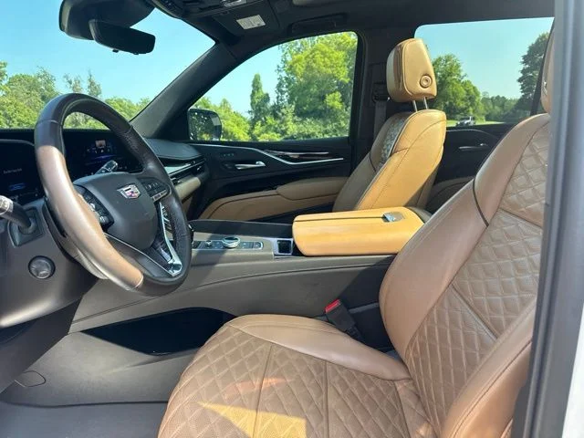 Used 2022 White Cadillac Sport image 17