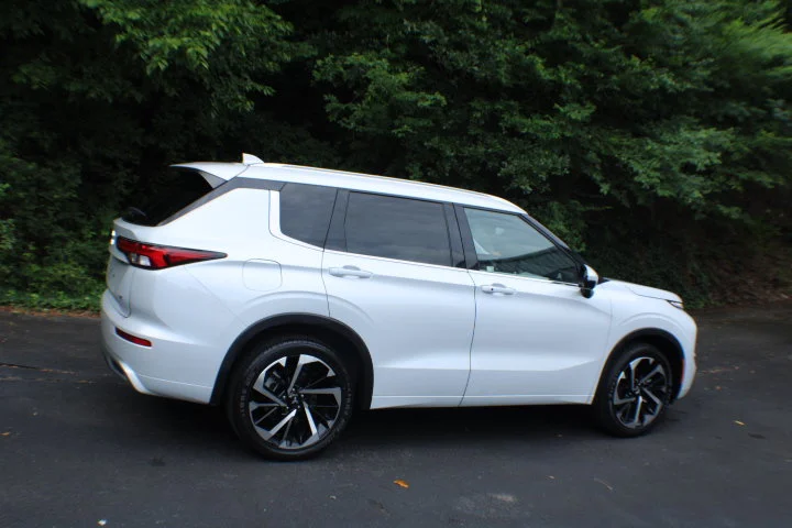 Used 2024 White Mitsubishi SEL image 2