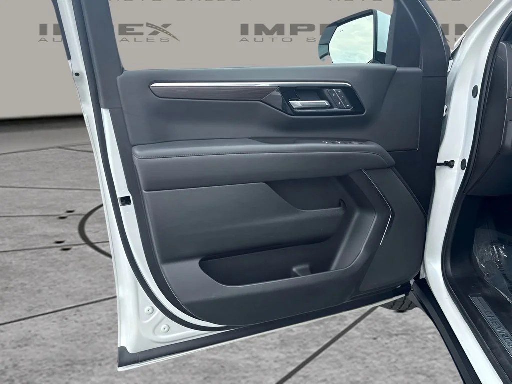 Used 2025 Beige Chevrolet Z71 image 18