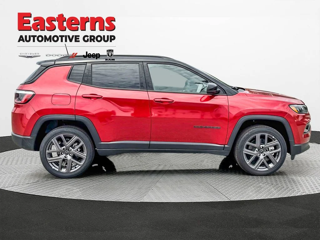 New 2026 Red Hot Pearl-Coat Exterior Paint Jeep Limited image 5