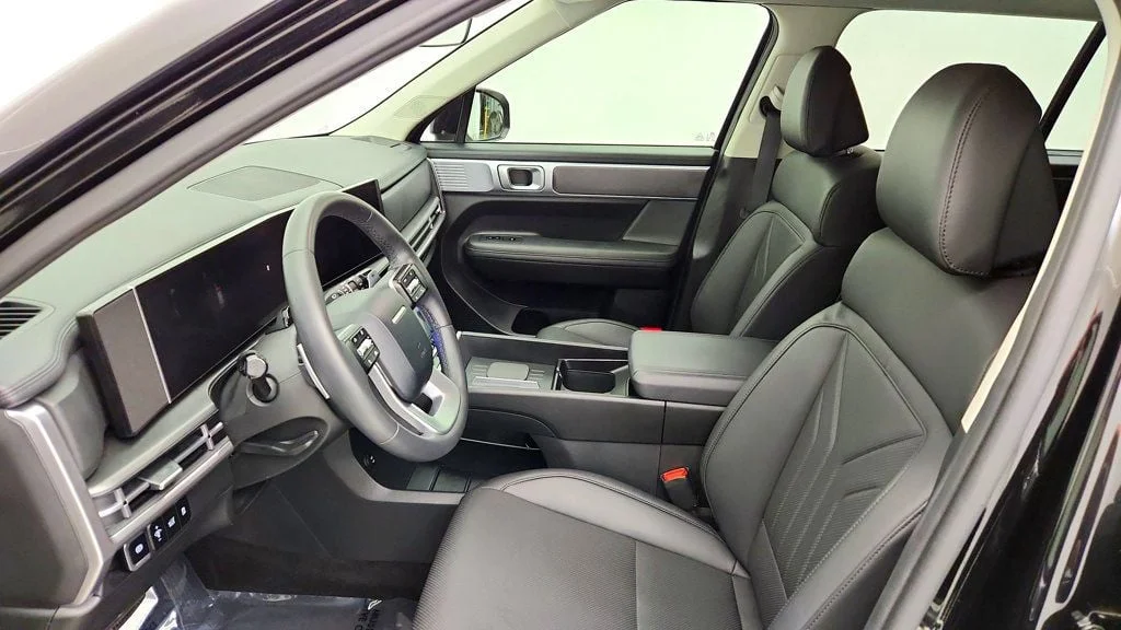 Used 2025 Phantom Black Hyundai SEL AWD image 16