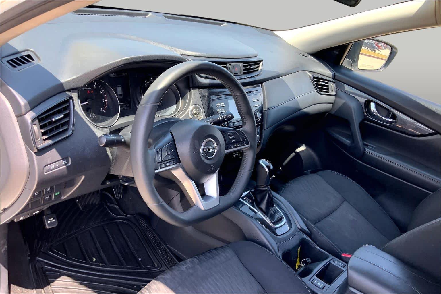 Used 2017 Glacier White Nissan SV image 16