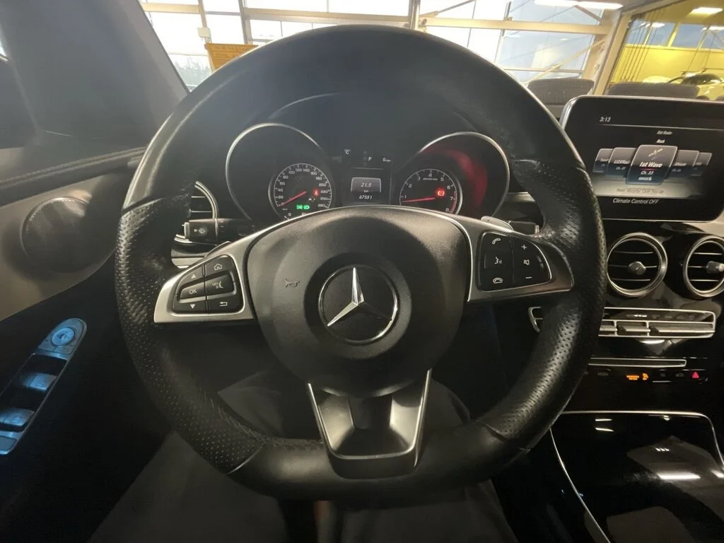 Used 2019  Mercedes-Benz 4MATIC SUV   No Accident History   Local BC   Low image 22
