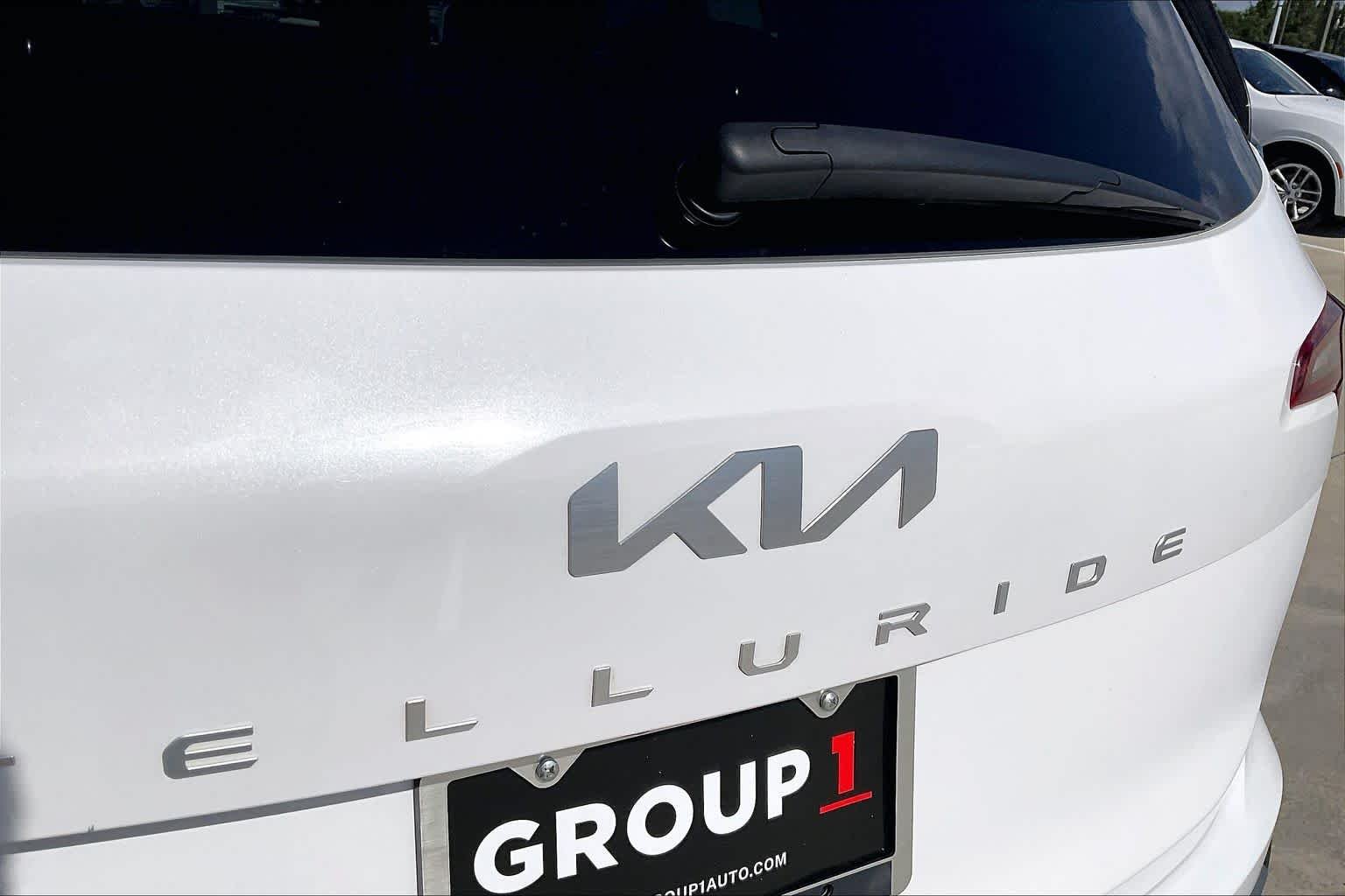 Certified Used 2025 Glacial White Pearl Kia S image 29