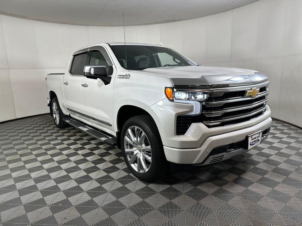 Used 2024 Pearl Chevrolet High Country image 21