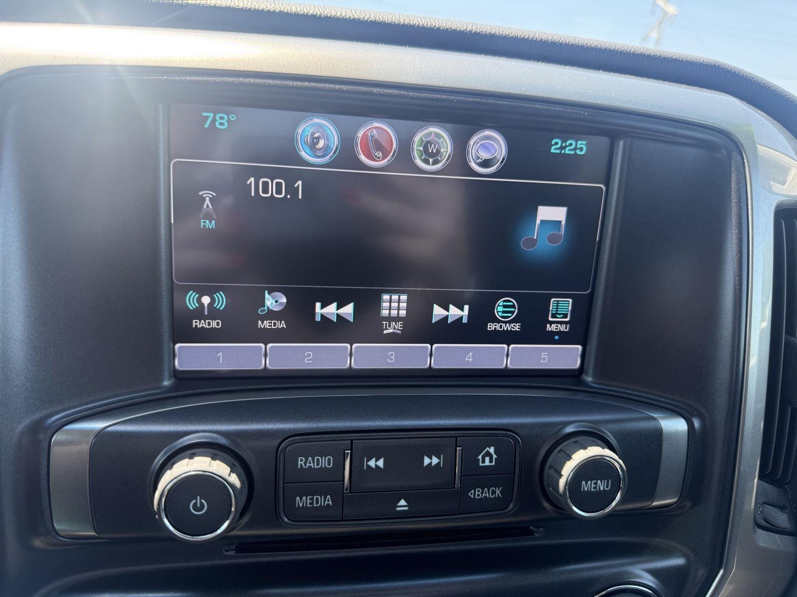 Used 2017 GRAPHITE METALLIC Chevrolet LT image 17