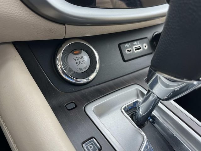 Used 2023  Nissan Platinum image 35