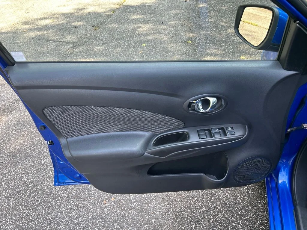 Used 2016 Blue Nissan 1.6 SV image 14
