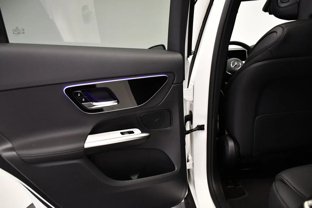 New 2026 Polar White Mercedes-Benz GLC 300 image 38
