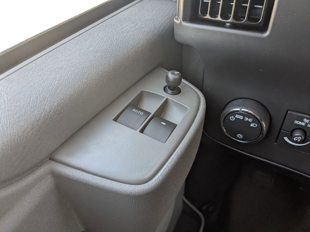 2025 Chevrolet Express Cargo Work Van - Photo 23