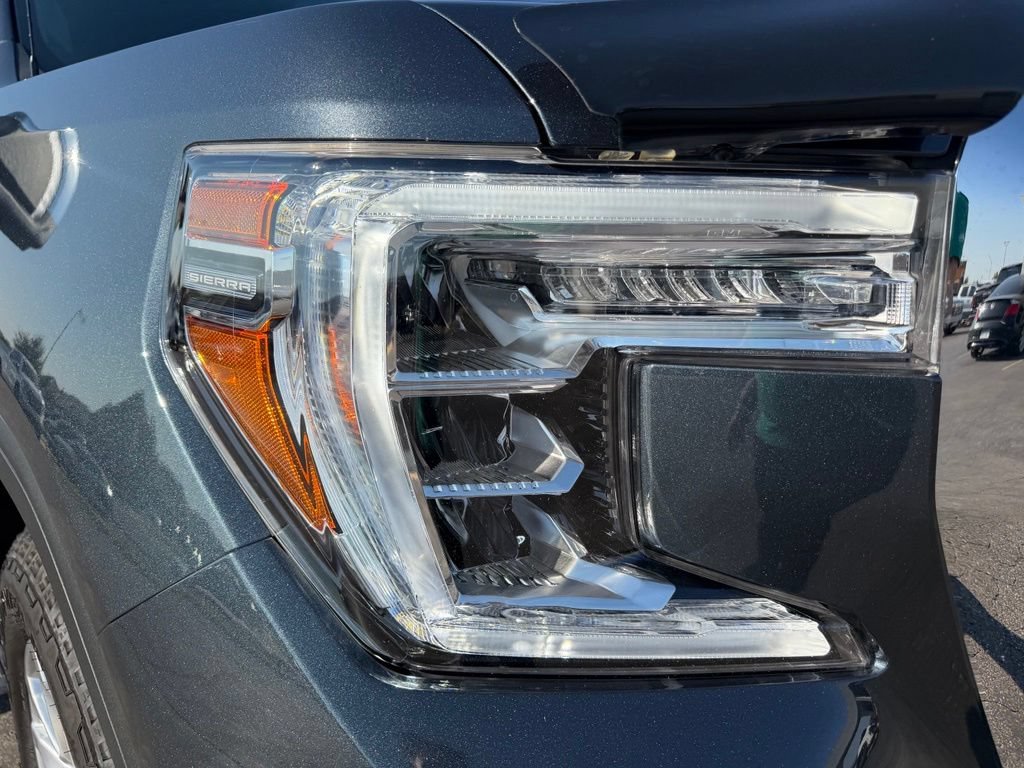 Used 2021 DARK SKY METALLIC GMC SLT image 6