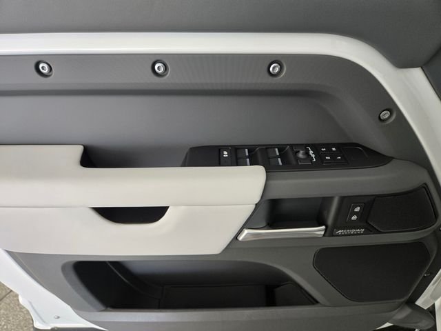 New 2026 Fuji White Land Rover X-Dynamic SE image 20
