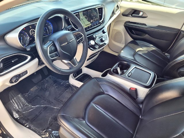 Used 2023 Black Chrysler Touring L image 10