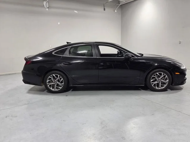 Used 2023 Black Hyundai SEL image 11