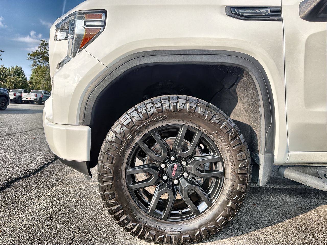 Used 2021 SUMMIT WHITE GMC Elevation image 28
