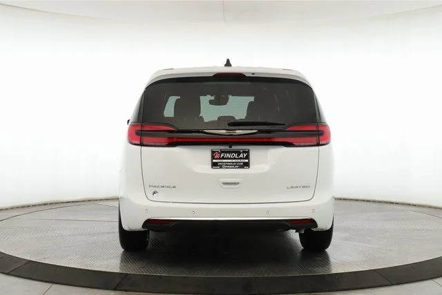2026 Chrysler Pacifica Limited - Photo 11
