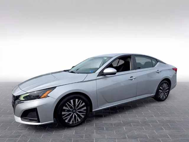 Used 2023 Silver Nissan 2.5 SV image 3