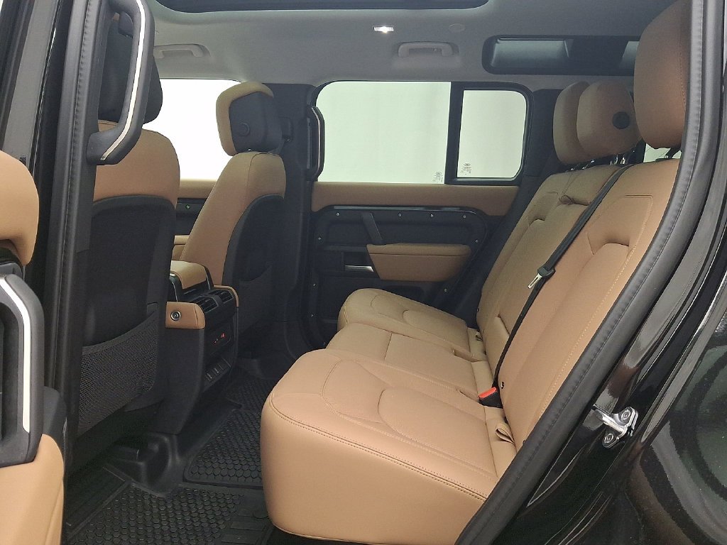 New 2026 Santorini Black Land Rover S image 6