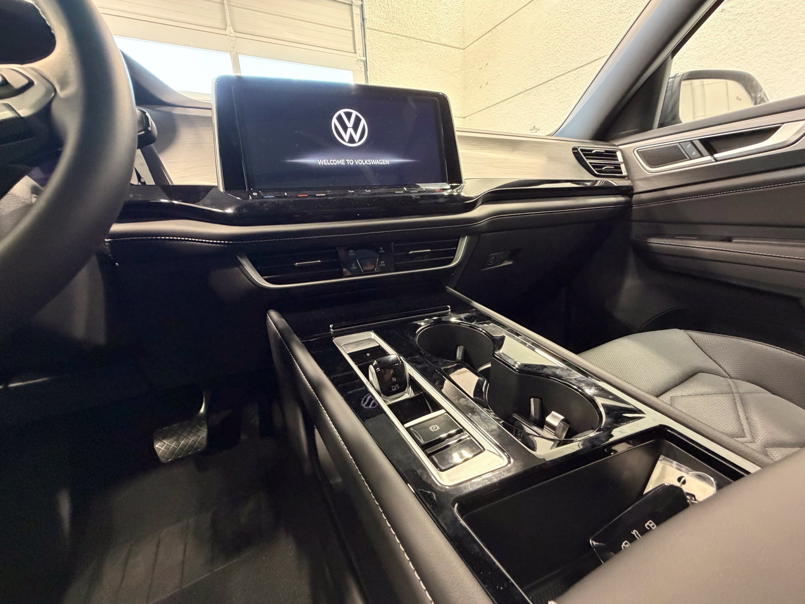 2026 Volkswagen Atlas Cross Sport SE w/Tech - Photo 38
